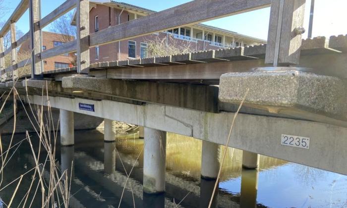 Tand-nokconstructies bij lagere overheden